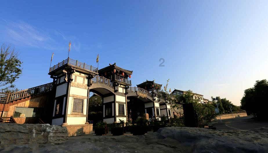 居民志愿者发挥余热 走进冬令营课堂
